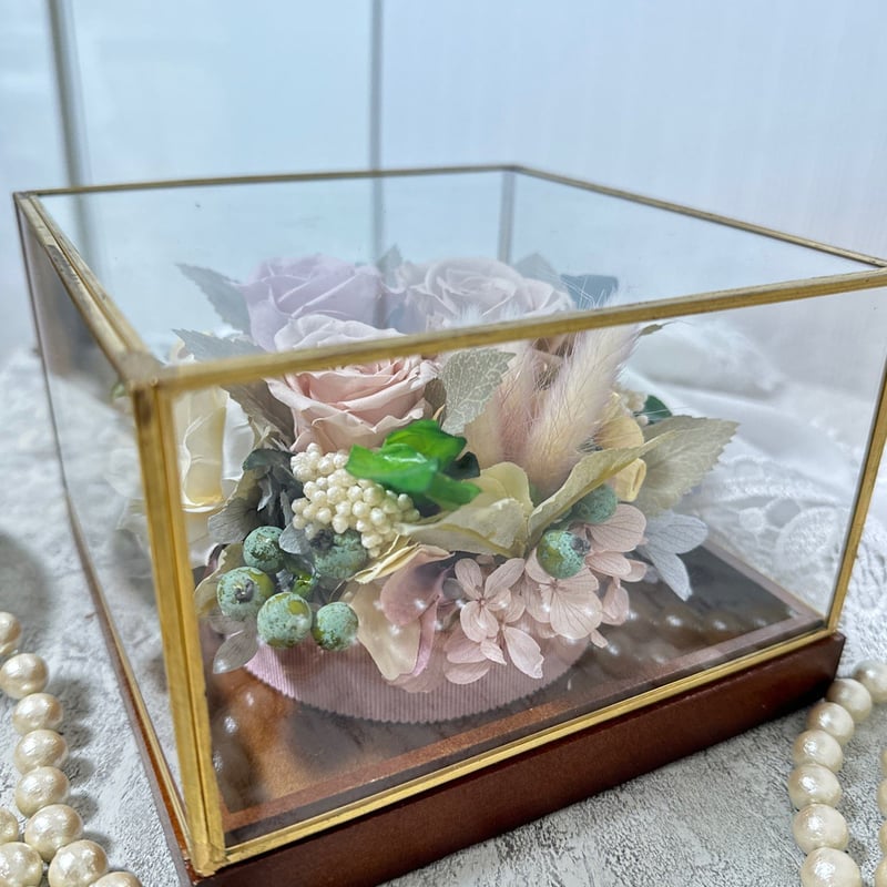 ロマンティークローズガーデン～アンティークなガラスケースの小さなお