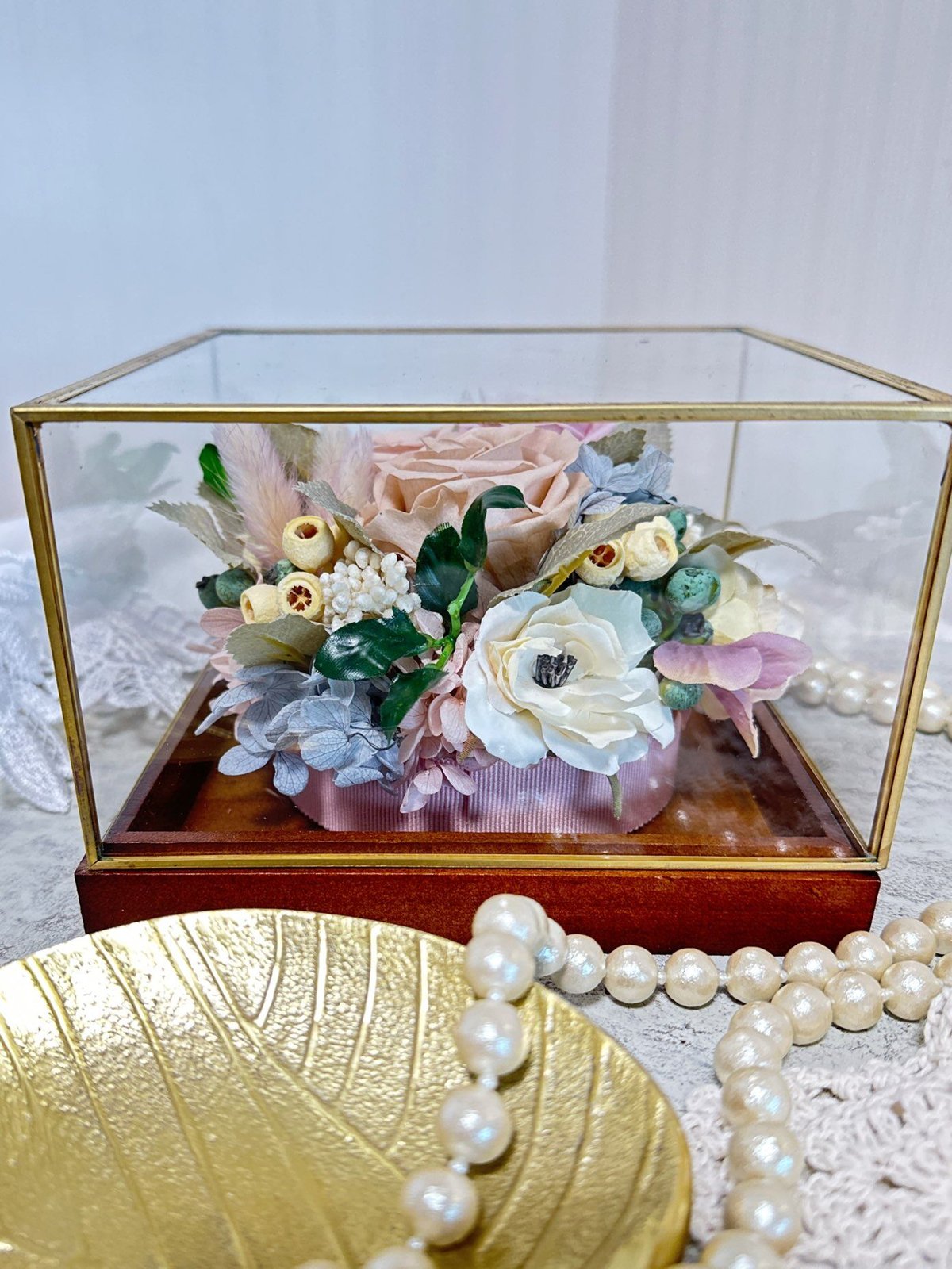 ロマンティークローズガーデン～アンティークなガラスケースの小さなお