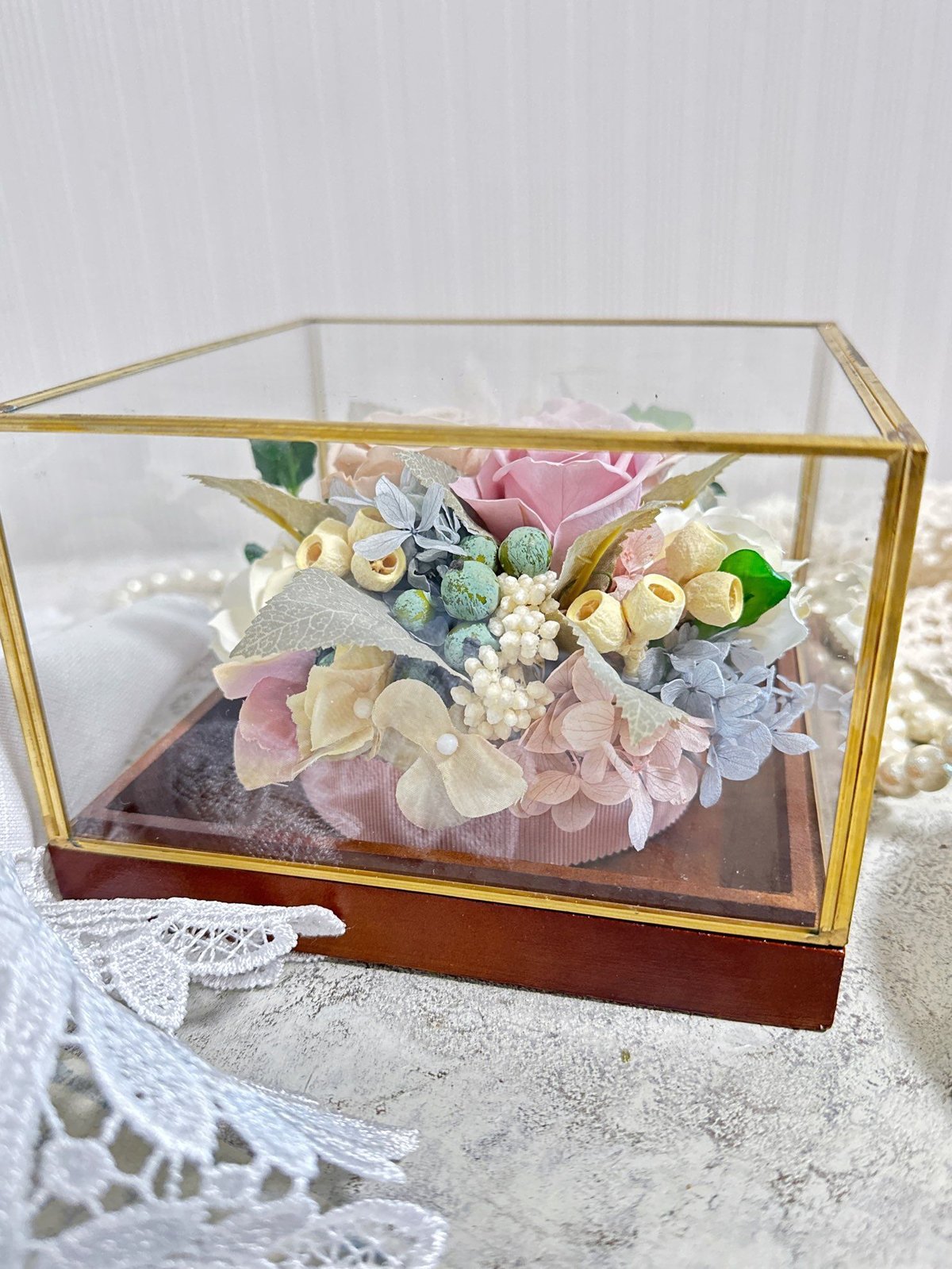 ロマンティークローズガーデン～アンティークなガラスケースの小さなお