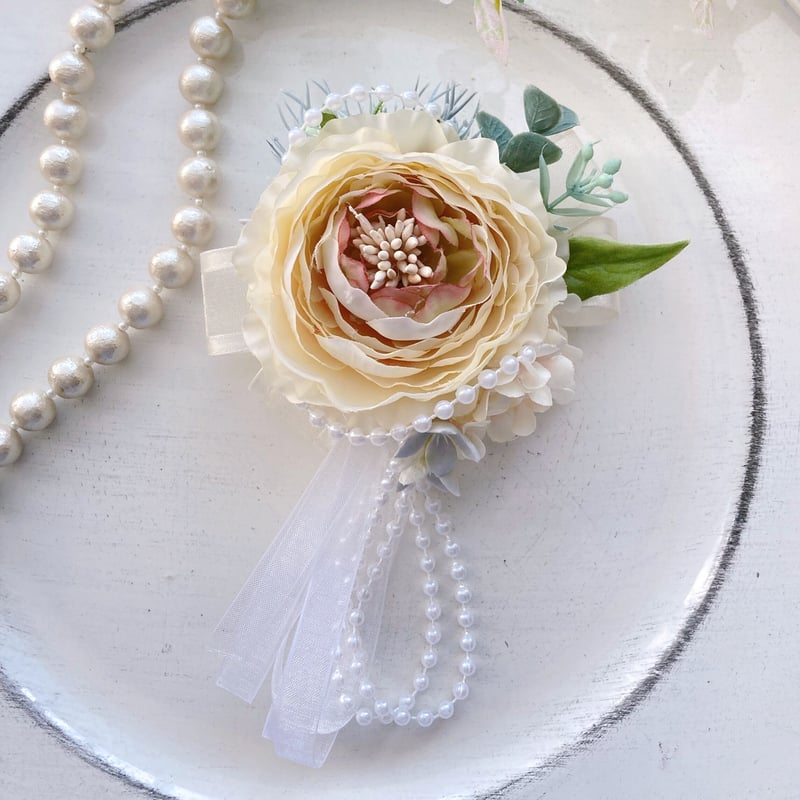 ケース付き】アンティークベージュカラーのラナンキュラスコサージュ  