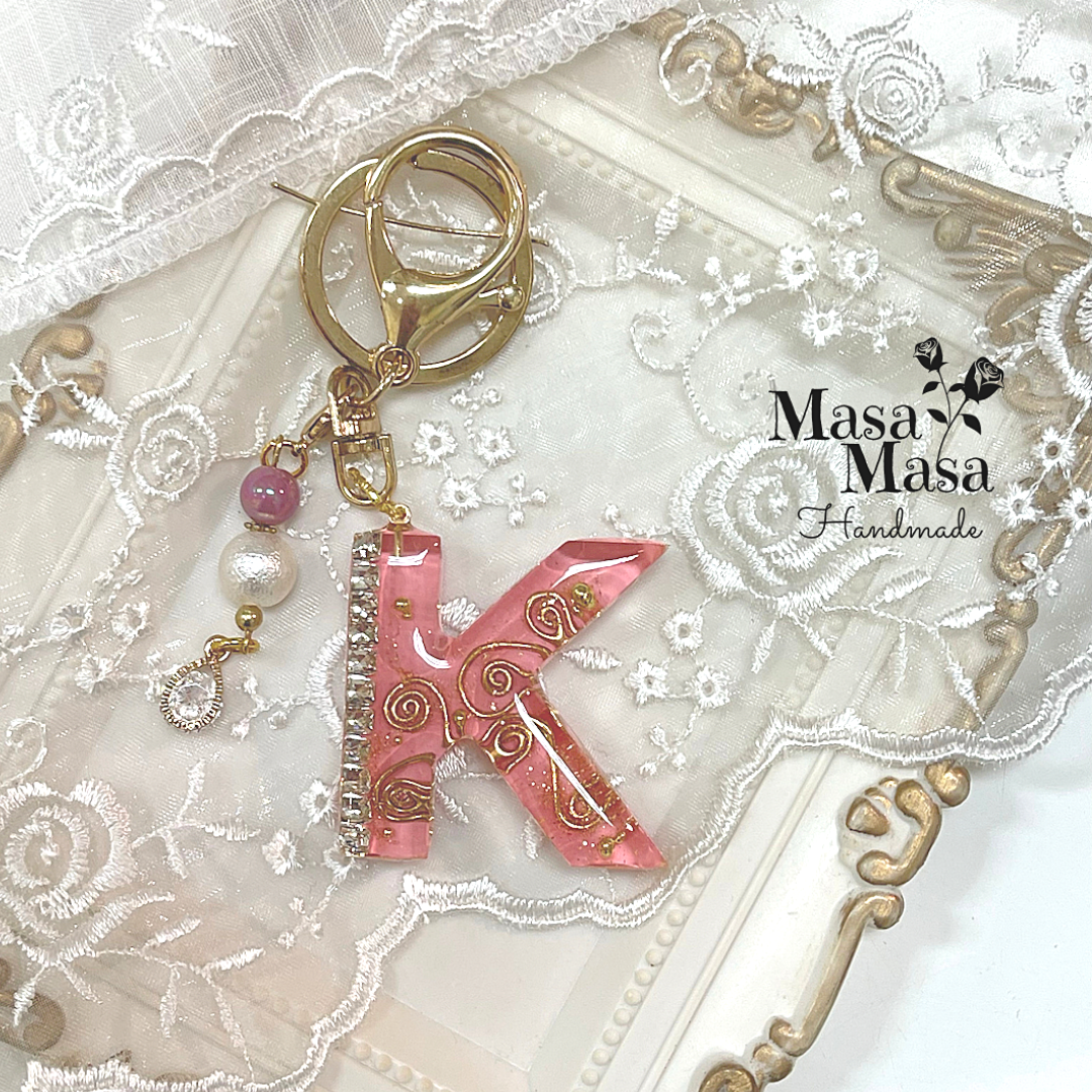 名前入り♡ハートデビル✨キラキララインストーン✨イニシャル⭐︎ゴージャス 手作り 受注制作】お好きなアルファベットor数字でお作りします𓍯キラキラ