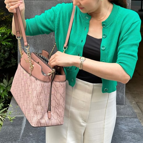 【数量限定】 nicolelee シグネチャーチェーントート★A4対応★