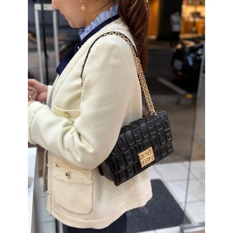 〜EMBOSSED LOGO〜チェーンショルダー