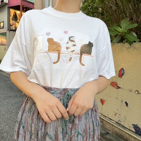 ころころ猫ちゃん刺繍Tシャツ　IGT3223