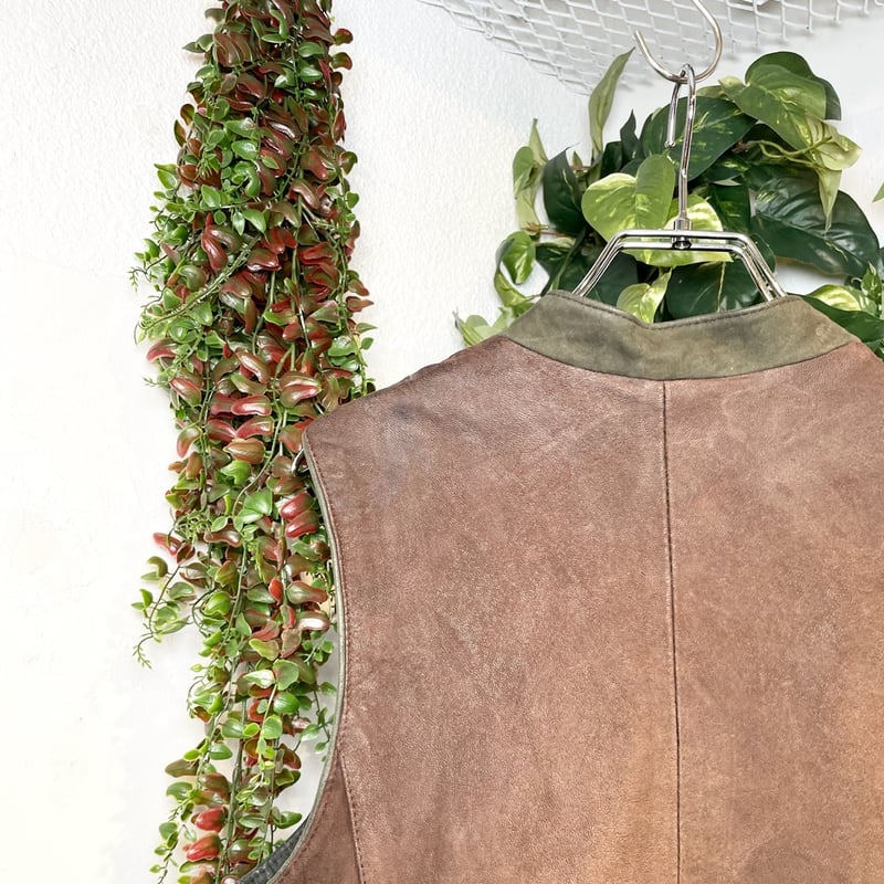 お花刺繍のチロリアンレザーベスト IGB0163 | 古着屋mumu