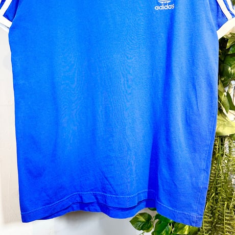 ビビッドブルーadidas白ラインTシャツ　IGB0832