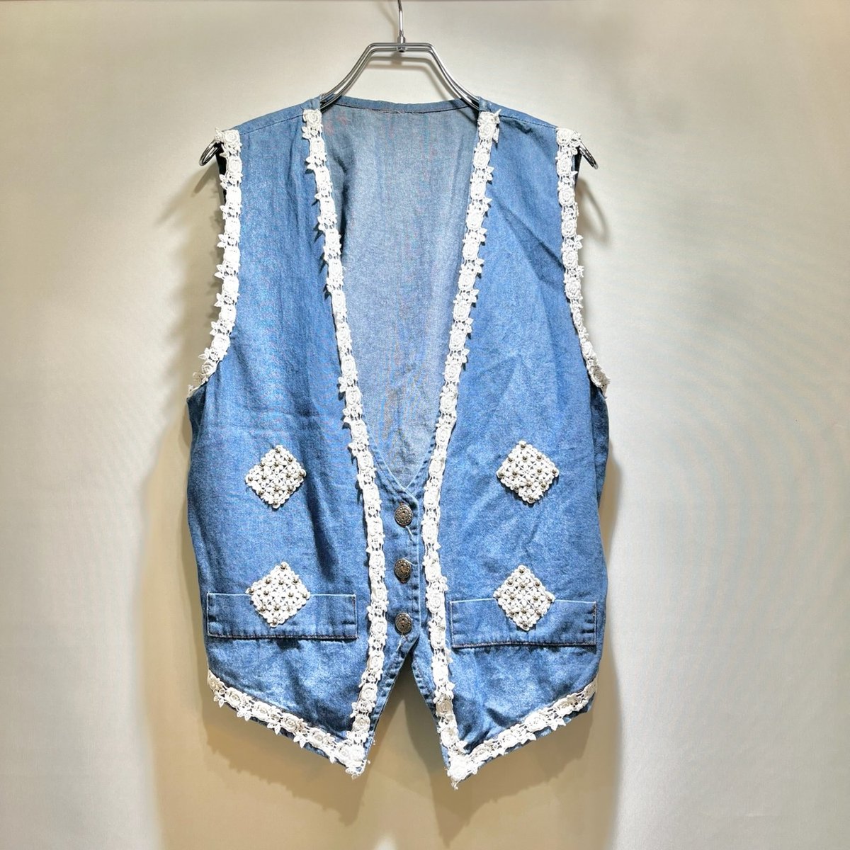 miu miu フリル付きデニムベスト 花柄レースのきらきらデニムベスト | 古着屋mumu