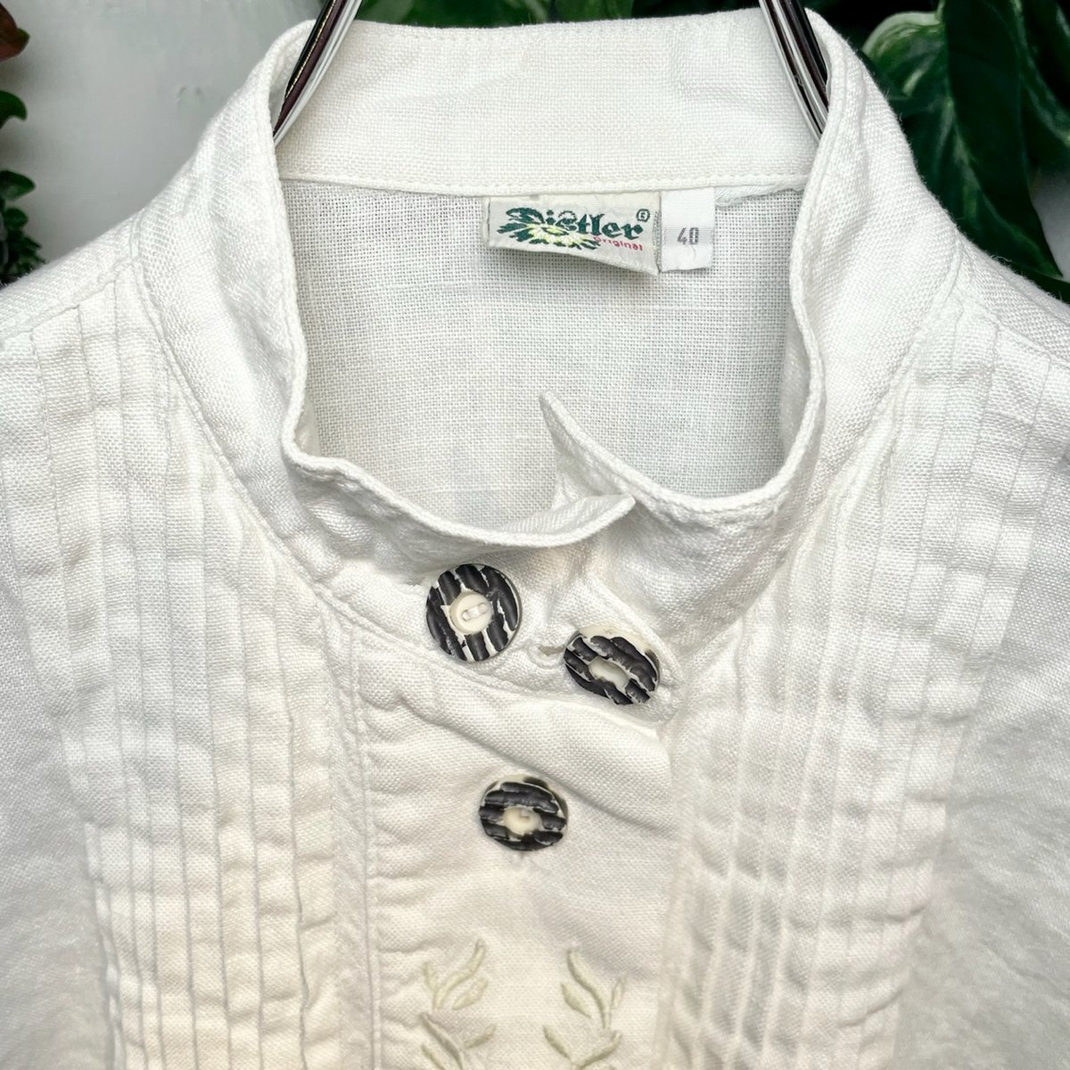 【人気】US古着☆チロリアンシャツ　装飾ボタン　刺繍　アースカラー 人気】US古着☆チロリアンシャツ 装飾ボタン 刺繍 アースカラー