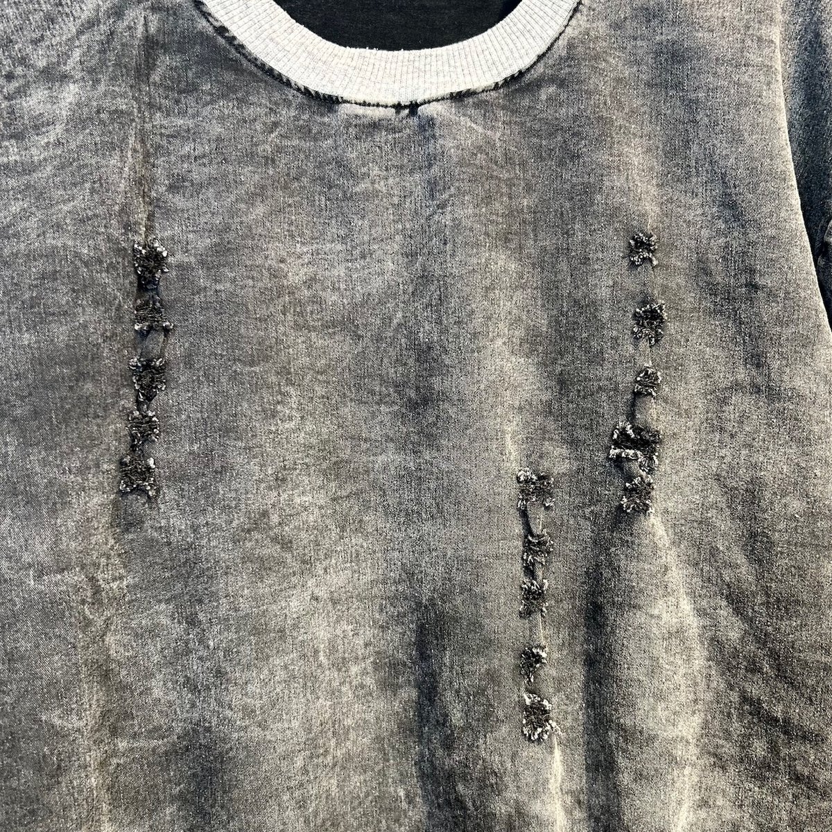 ダメージTシャツリメイクデニム FDMTL – 唯一無二のデニムを生み出す日本のクラフトマンシップ