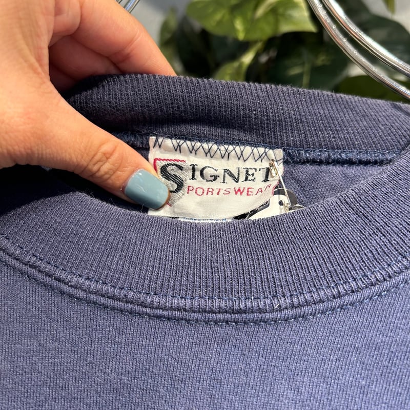ネイビー白刺繍ロゴスウェット🤍🩵💙 IGB0327 | 古着屋mumu ネイビー白刺繍ロゴスウェット🤍🩵💙 IGB0327 | 古着屋mumu