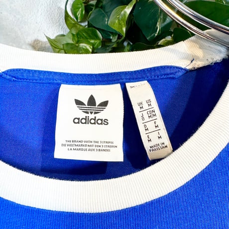 ビビッドブルーadidas白ラインTシャツ　IGB0832