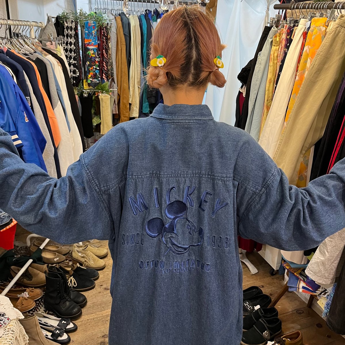 ミッキー刺繍のデニムシャツ IGT3691 | 古着屋mumu