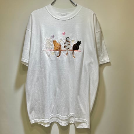 ころころ猫ちゃん刺繍Tシャツ　IGT3223