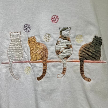 ころころ猫ちゃん刺繍Tシャツ　IGT3223