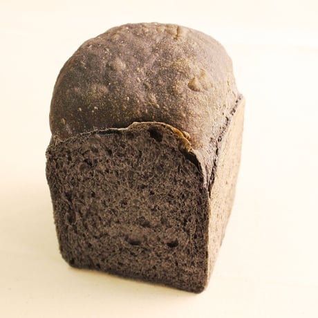 竹炭食パン1/2