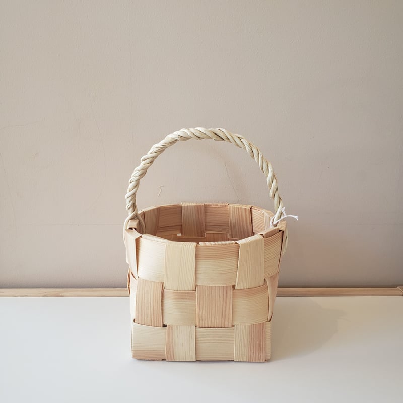 エストニア パイン籠(松の皮で作った籠) エストニア パイン籠(松の皮で作った籠) 青山】【北欧の松のかご】