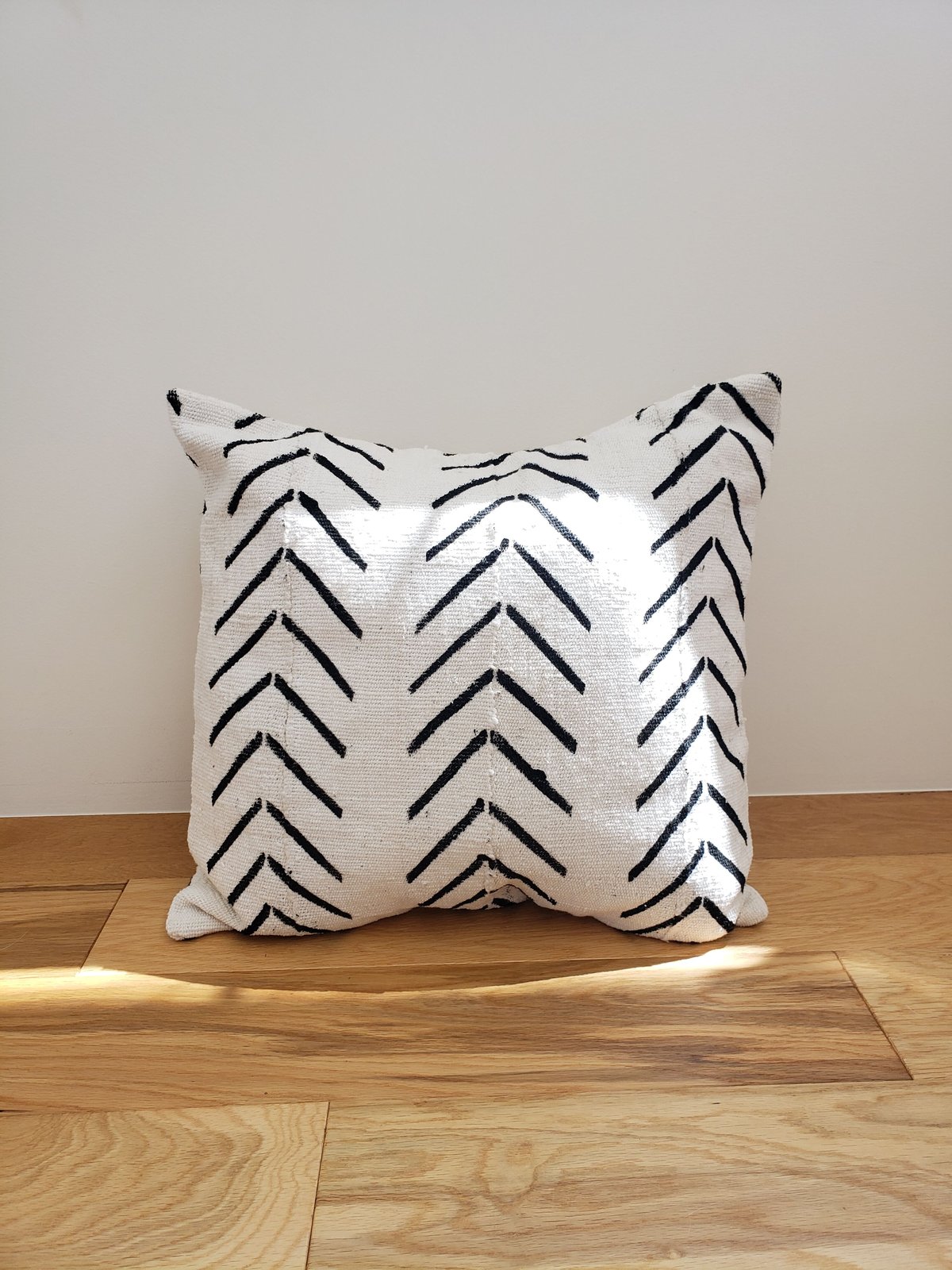 泥染めクッションカバー 45×45 ホワイト細 | CALLISTEMON