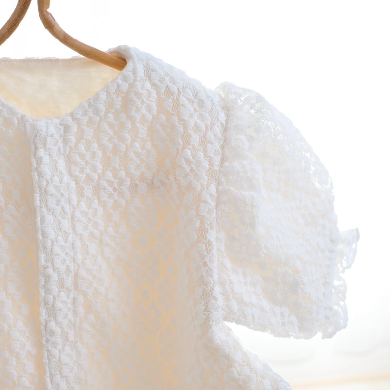 【美品】de.sh0p ぽってりシルエットロンパース（short）退院着 lace セレモニーロンパース long | DE（ディーイー）