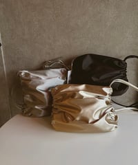 gathering shoulder bag