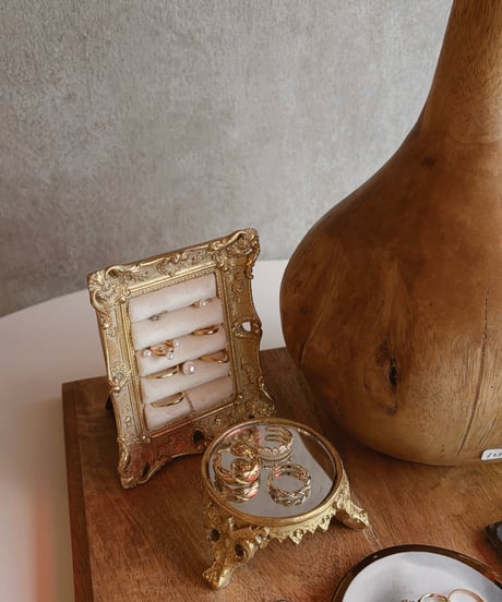 ring cushion   gold