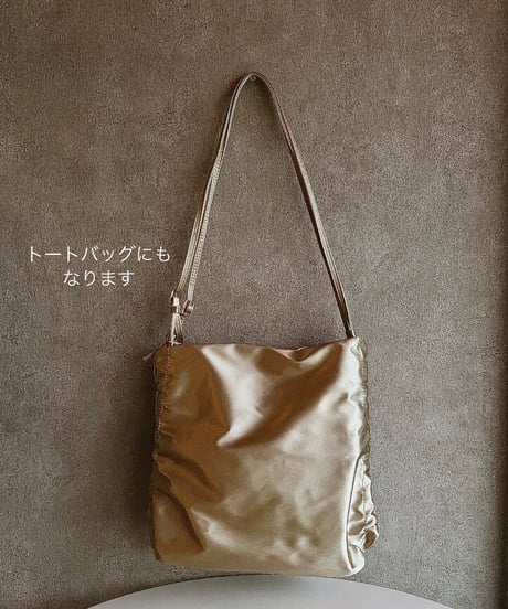 gathering shoulder bag