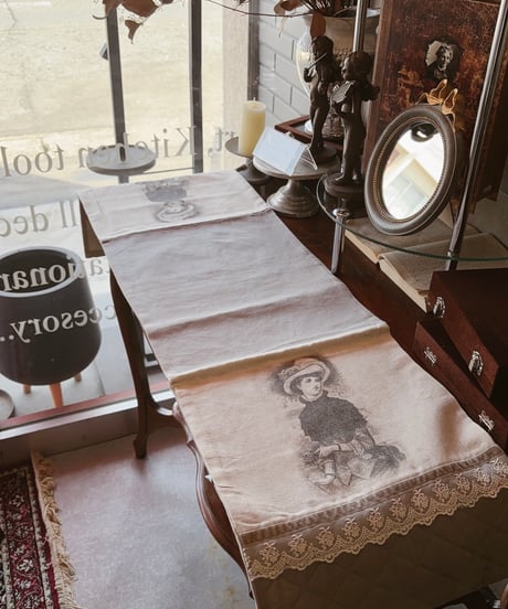 European table lunner   grey