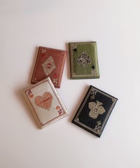 トランプ刺繍ミラー