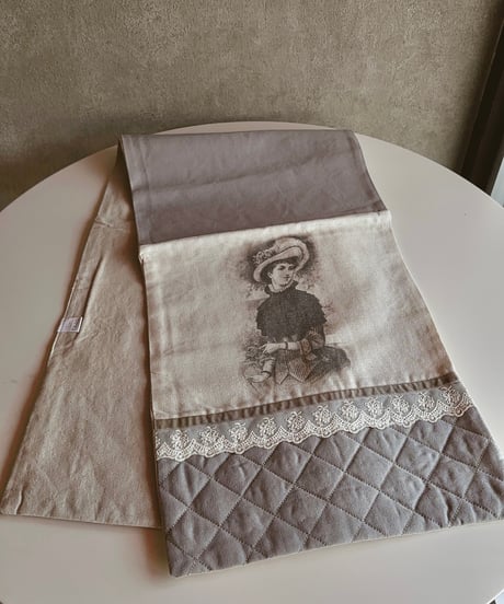 European table lunner   grey