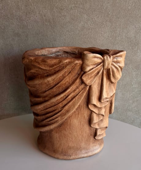 classical ribbon planter
