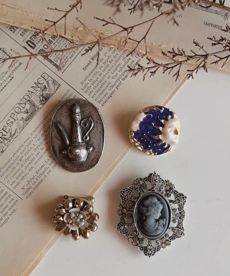 【フランス蚤の市】 vintage broach  水差し