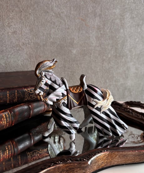 【スペイン蚤の市】draped horse figure 2006年製
