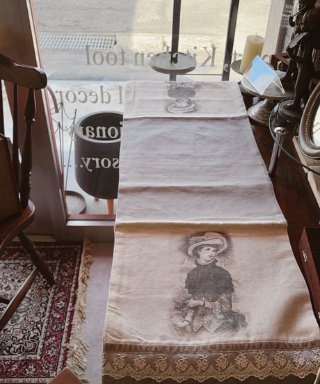 European table lunner   grey