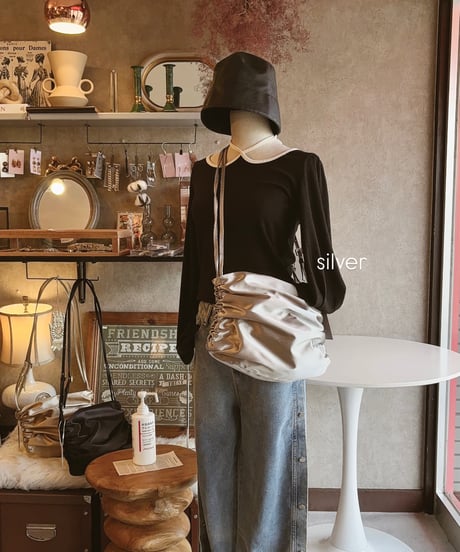 gathering shoulder bag