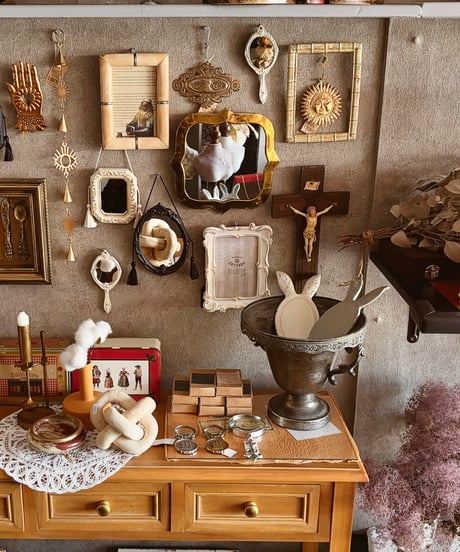 decorative wall hand mirror