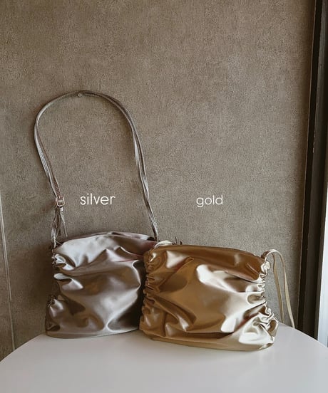 gathering shoulder bag