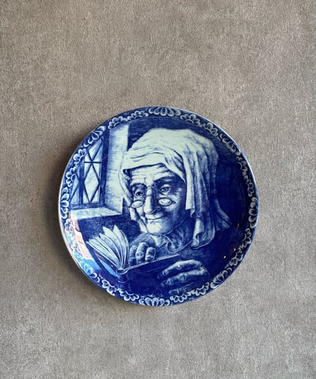 【チェコ蚤の市】ベルギーBoch freres La Louviere／ wall plate 本を読んでる女性🇧🇪
