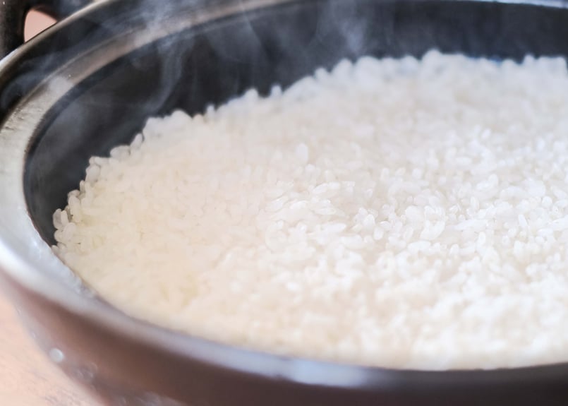 新米】天日干し玄米 コシヒカリ 2 kg ※令和6年度米 | コトホグ屋 新米】天日干し玄米 コシヒカリ 2 kg ※令和6年度米 | コトホグ屋