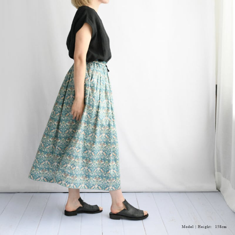 リバティ ＜STRAWBERRY THIEF いちご泥棒＞ タック ギャザー  