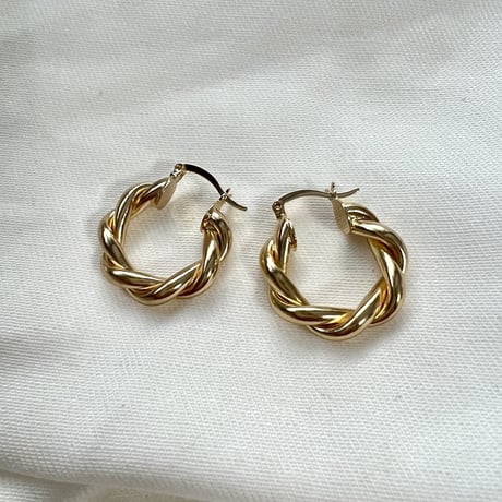 ツイストフープピアス