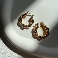 ツイストフープピアス