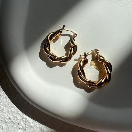 ツイストフープピアス