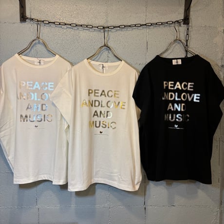 Peace and Love and Music Tシャツ