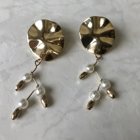 ゴールド×パール　個性的なピアス