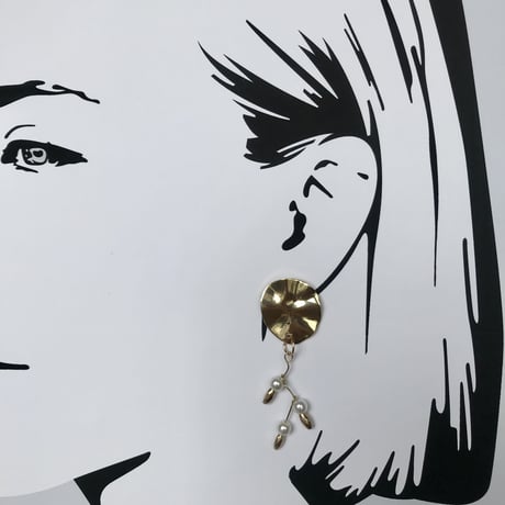 ゴールド×パール　個性的なピアス