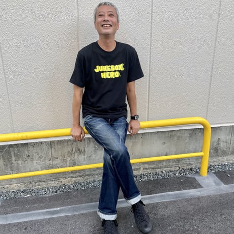 Jukebox Hero Tシャツ by J&S