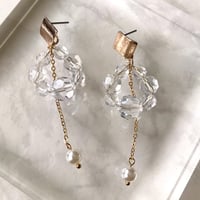 ガラスのリングフラワーピアス