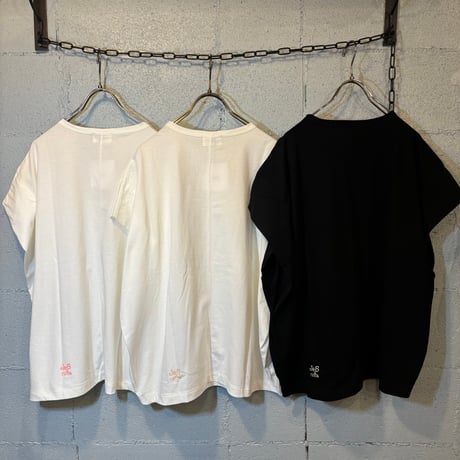 Peace and Love and Music Tシャツ