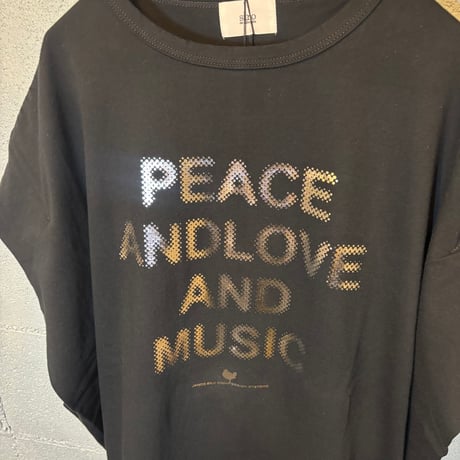 Peace and Love and Music Tシャツ