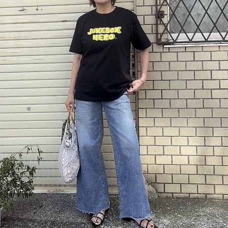 Jukebox Hero Tシャツ by J&S