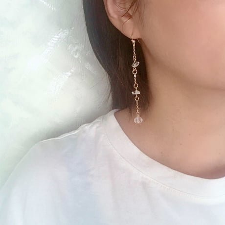 ガラスのチェーンピアス